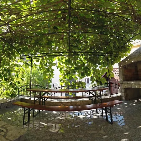 Serbecic Guest house *